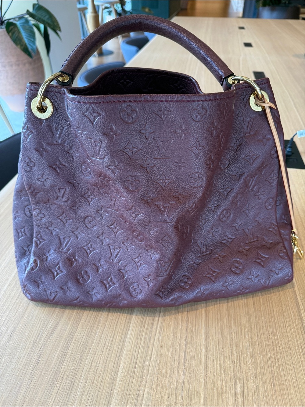 Louis Vuitton Artsy MM